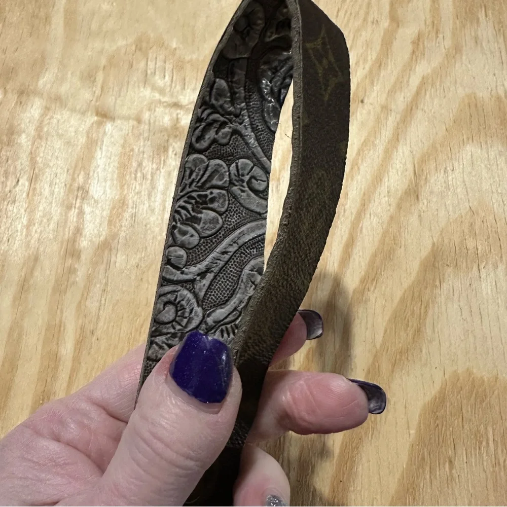 Keep it Gypsy upcycled key ring. Inside is a silver tooled leather. - Picture 3 of 6